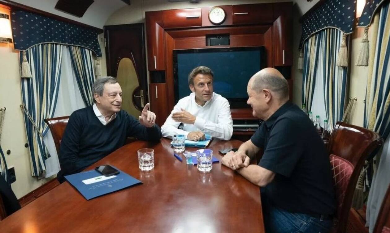 Μακρόν, Ντράγκι και Σολτς στο τρένο με προορισμό το Κίεβο - Η φωτογραφία των τριών ισχυρών της ΕΕ
