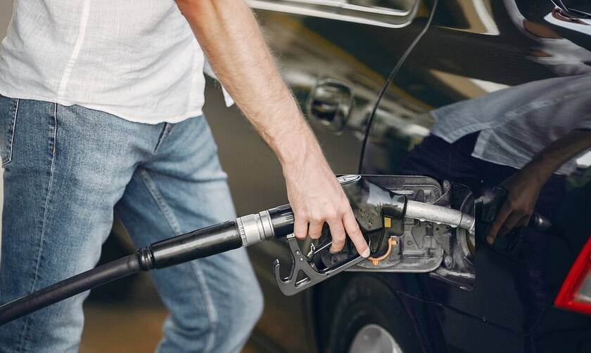 Επίδομα βενζίνης: Όσα αξίζει να γνωρίζουμε και πώς θα πάρουμε το Fuel Pass