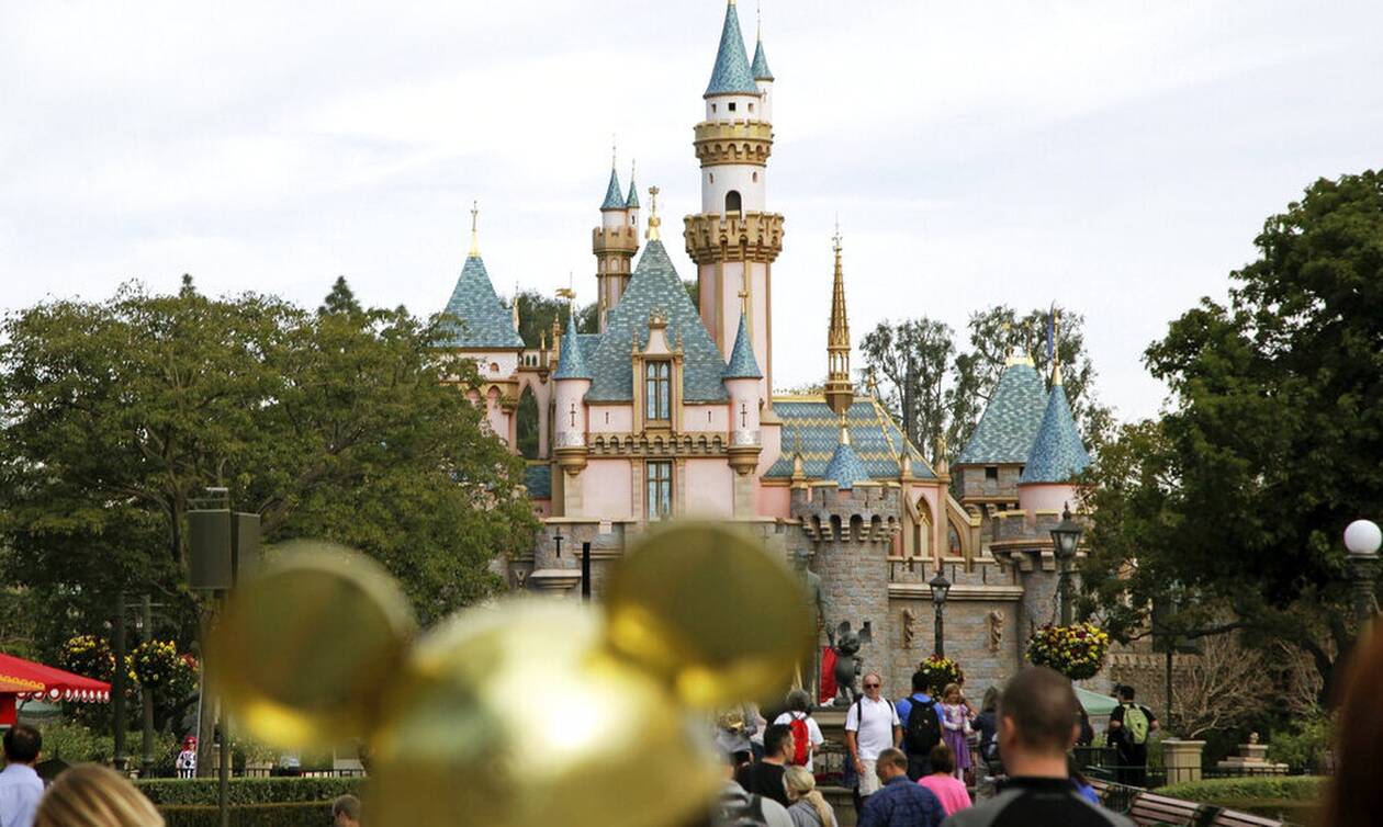 Disneyland: Προσφέρει περιοδεία σε 12 πάρκα της ανά τον κόσμο με ιδιωτικό τζετ - Πόσο κοστίζει