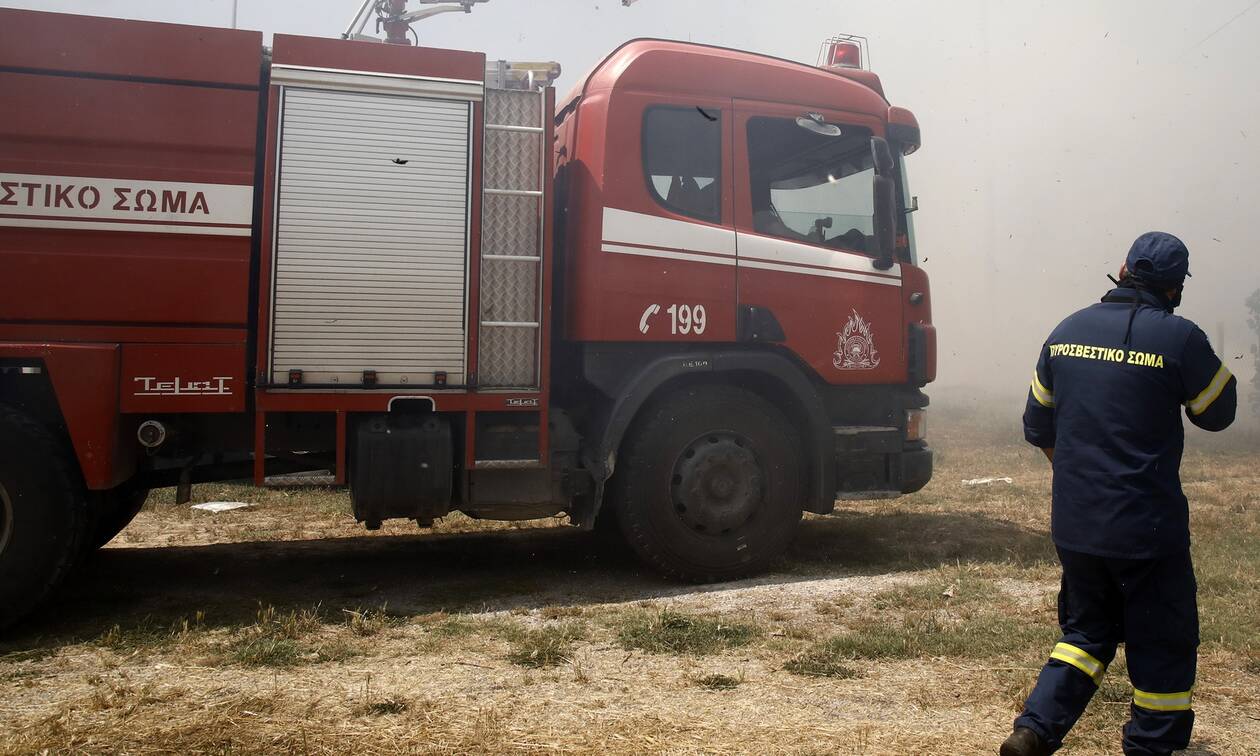 Φωτιά τώρα: Σε ύφεση η πυρκαγιά στην Ναυπακτία