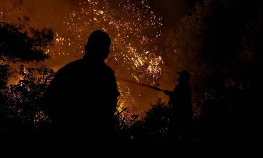 Φωτιά στην Εύβοια: Βελτιωμένη εικόνα σύμφωνα με την Πυροσβεστική - Ενισχύθηκαν οι επίγειες δυνάμεις