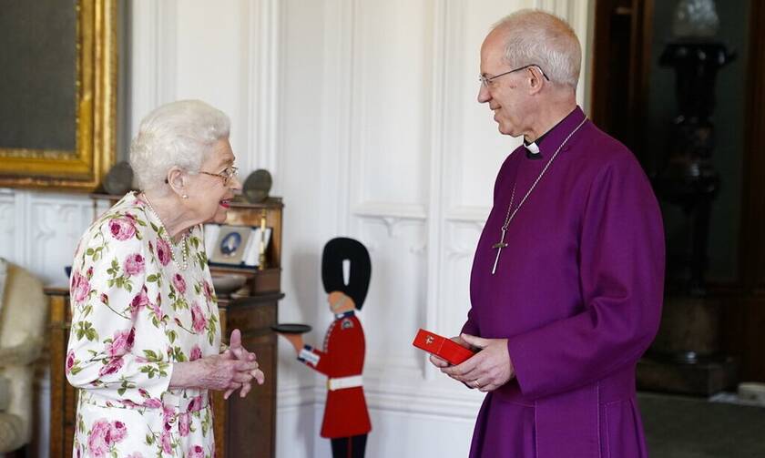 Βασίλισσα Ελισάβετ: Χαμογελαστή χωρίς το μπαστούνι της συνάντησε τον αρχιεπίσκοπο του Καντέρμπουρυ