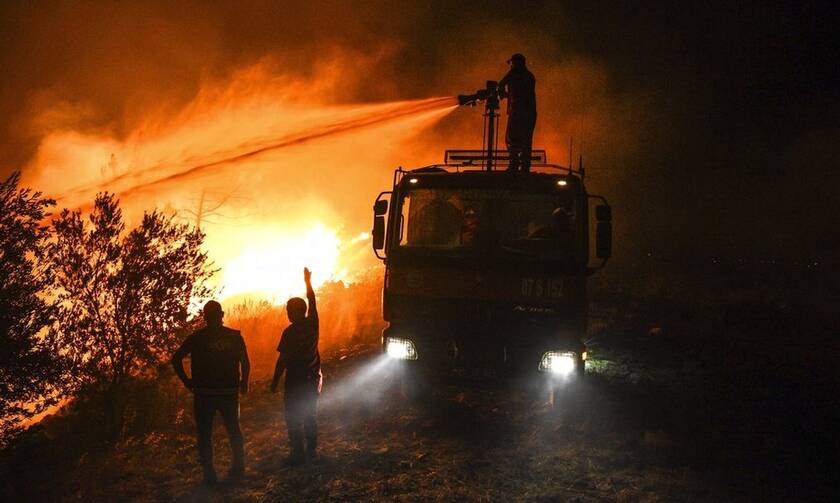 Καταστροφική πυρκαγιά στη Μαρμαρίδα της Τουρκίας