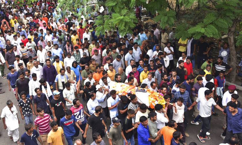 Η κηδεία του Ινδουιστή ράφτη που αποκεφαλίστηκε απο Μουσουλμάνους στην Ινδία