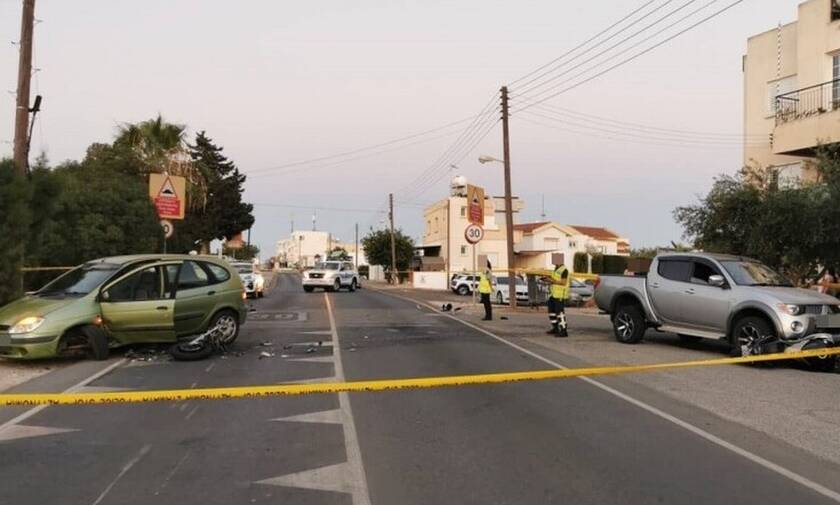 Φρικτό τροχαίο στην Κύπρο: Μηχανή κόπηκε στα δυο μετά από σύγκρουση με αυτοκίνητο
