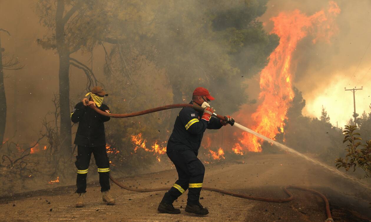 Φωτιά τώρα: Εκκενώνεται το χωριό Λάττα στην Ηλεία - Δύσκολη κατάσταση και στην Άμφισσα