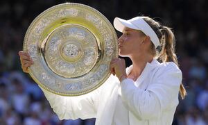 Wimbledon: «Βασίλισσα» στο Λονδίνο η Έλενα Ριμπάκινα – Η νεότερη που το κατακτά από το 2011