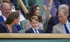 Ο πρίγκιπας Τζορτζ με κοστούμι στο Royal Box για την πρώτη παρουσία του σε τελικό Wimbledon