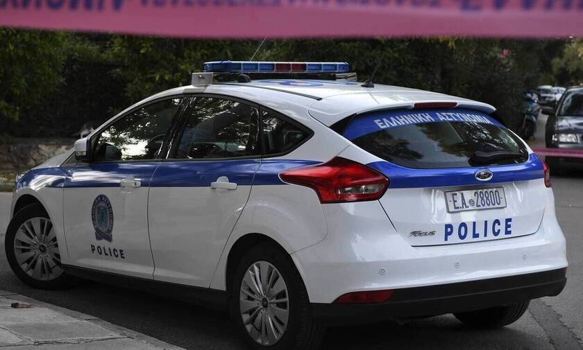 Θεσσαλονίκη: Πυροβόλησε κατά λάθος μέσα σε αστυνομικό τμήμα