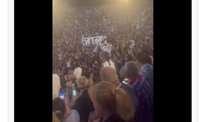 Έντονη διαμαρτυρία πολιτών στην Επίδαυρο: Σήκωσαν πανό κατά του Λιγνάδη που έγραφε «είναι βιαστής»
