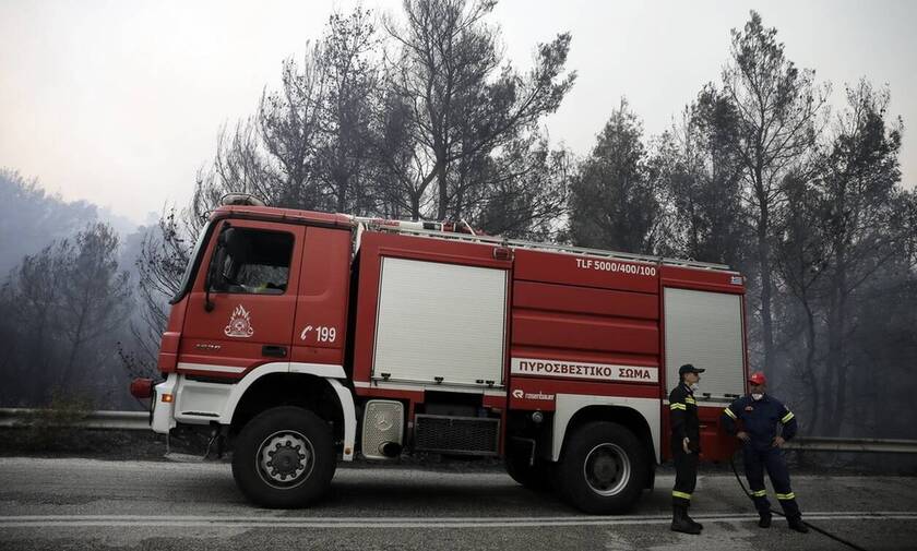 Φωτιά Ρέθυμνο: Αγωνία για τις αναζωπυρώσεις στα Σακτούρια- Υπό μερικό έλεγχο η πυρκαγιά στο Αμπελάκι