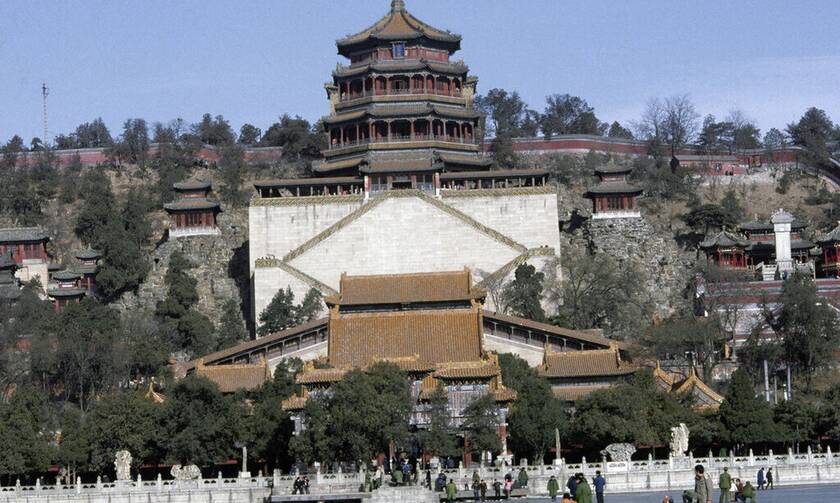 Χιλιάδες τουρίστες εγκλωβίστηκαν σε κινεζικό θέρετρο