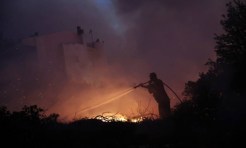 Φωτιά στην Πεντέλη: Δραματικές ώρες - Μάχη να σωθεί το νοσοκομείο Παίδων Πεντέλης