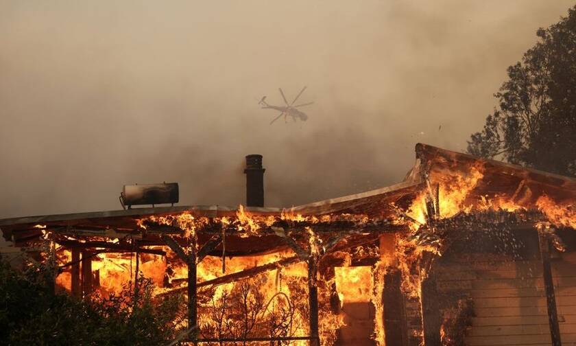 Φωτιά τώρα: Καίγονται σπίτια σε Ανθούσα, Παλλήνη – Σε απόγνωση οι κάτοικοι – Συγκλονιστικές εικόνες
