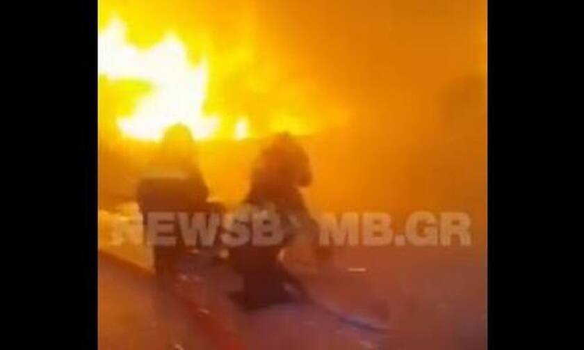 Φωτιά στην Πεντέλη: «Κοκκίνισε» ο ουρανός στον Άγιο Πέτρο - Αποκλειστικό βίντεο του Newsbomb.gr