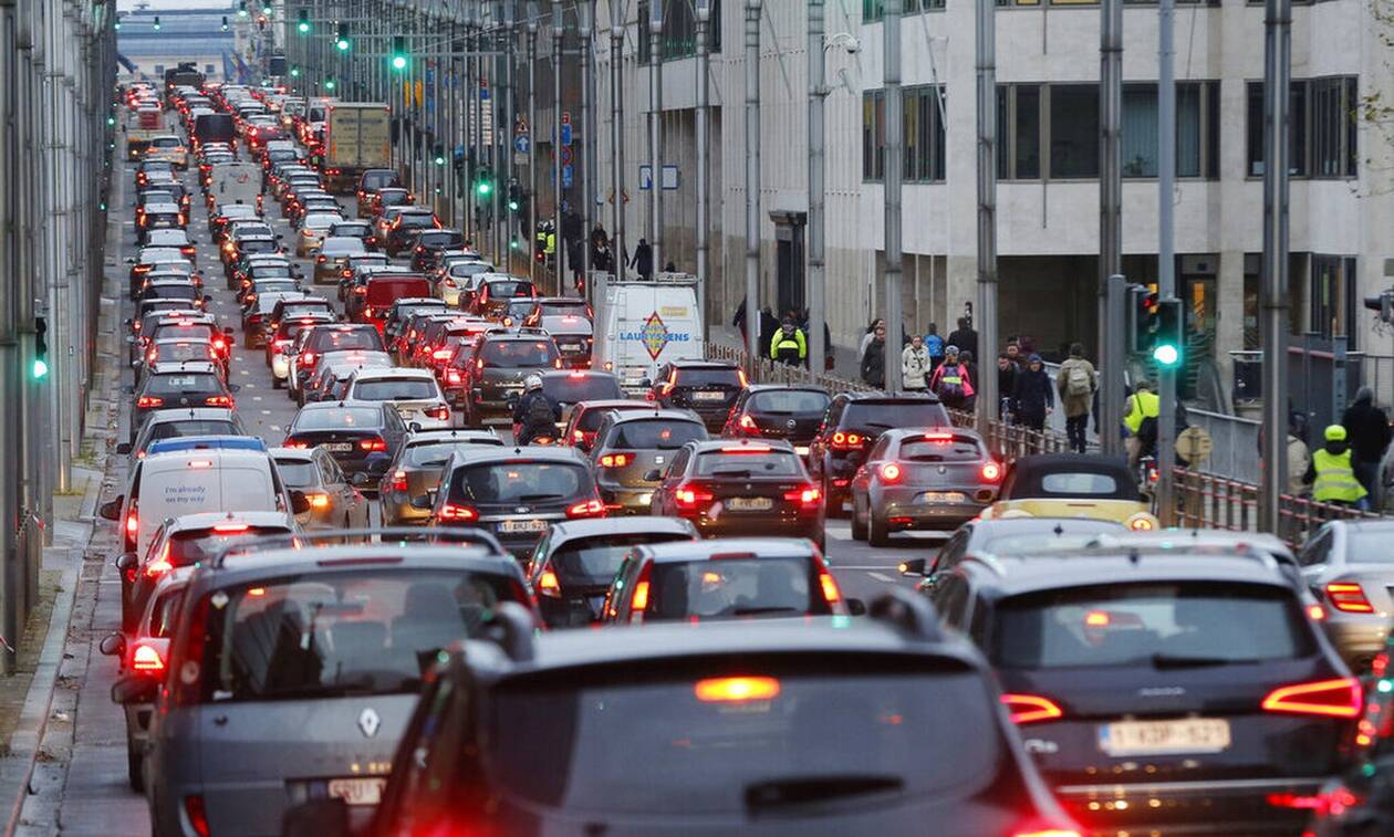 Ρύπανση: Εκτός δρόμου τα παλιά αυτοκίνητα στην Ευρώπη - Διπλασιάζονται οι «ζώνες καθαρού αέρα»