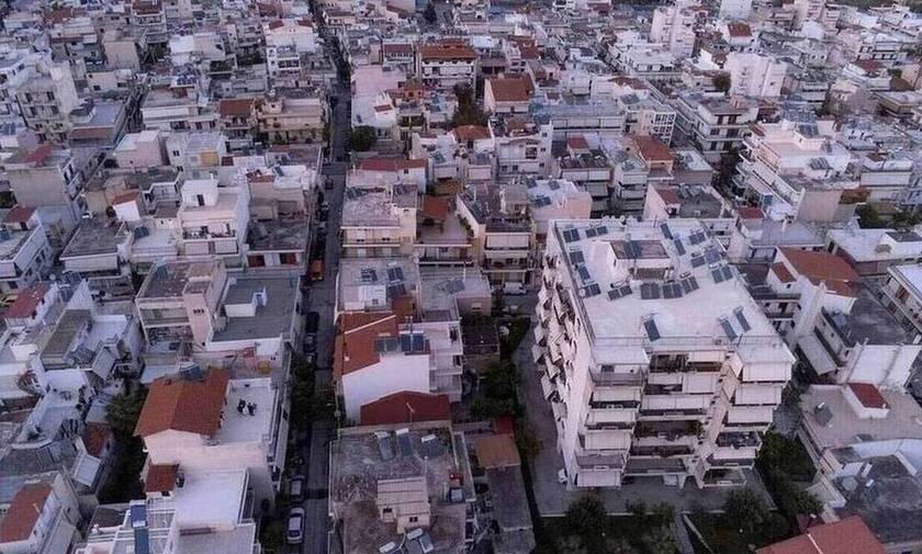 Για να αγοράσει ένα μέσο ελληνικό νοικοκυριό μια κατοικία 100 τ.μ. θα πρέπει να διαθέσει τα εισοδήμα