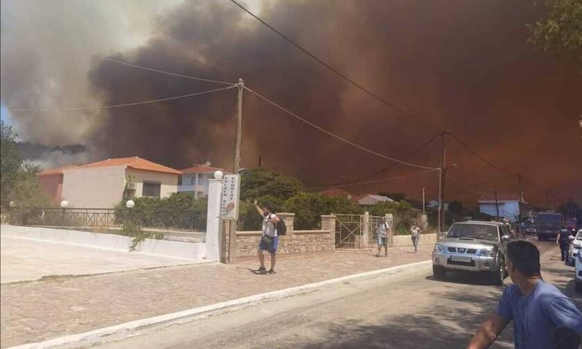Φωτιά στη Μυτιλήνη: Εκκενώνεται προληπτικά το χωριό Βρίσα