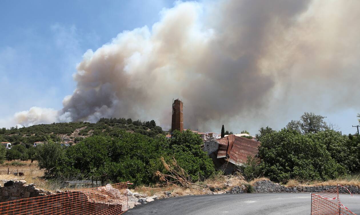 Τούρκος καταγράφει τη φωτιά στη Μυτιλήνη: «Οι άνθρωποι φεύγουν από το νησί για να σωθούν»