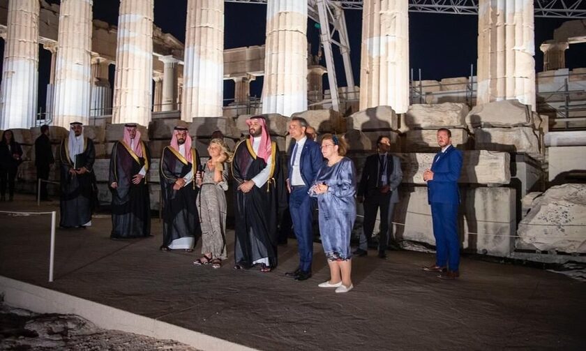 Ο Κυριάκος Μητσοτάκης στην Ακρόπολη, με τον Πρίγκιπα-Διάδοχο του Θρόνου της Σαουδικής Αραβίας.