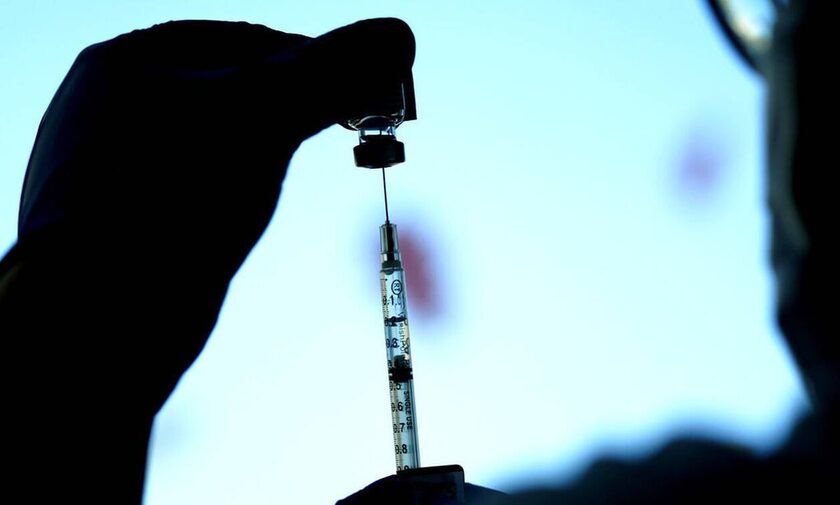 Κορονοϊός: Pfizer και BioNTech σε δοκιμές εμβολίου που αντιμετωπίζει μέχρι την BA.2 Όμικρον