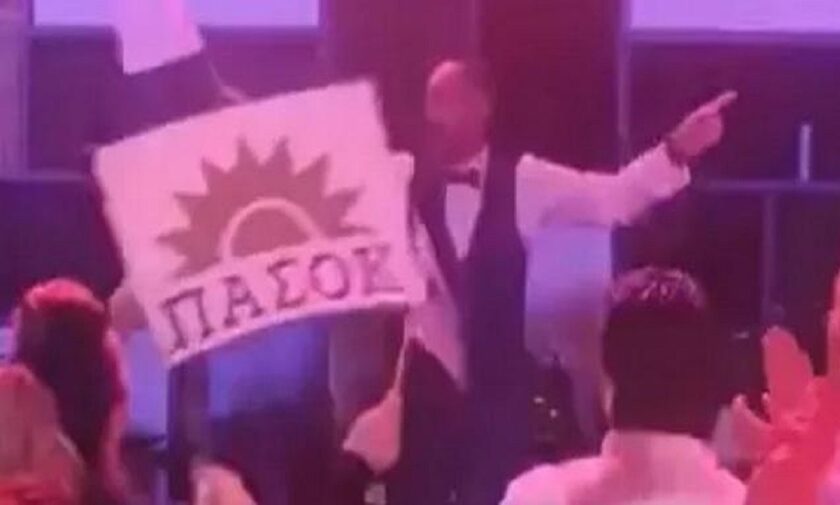 Κρήτη: Έκανε είσοδο στο γάμο του με τον ύμνο του ΠΑΣΟΚ