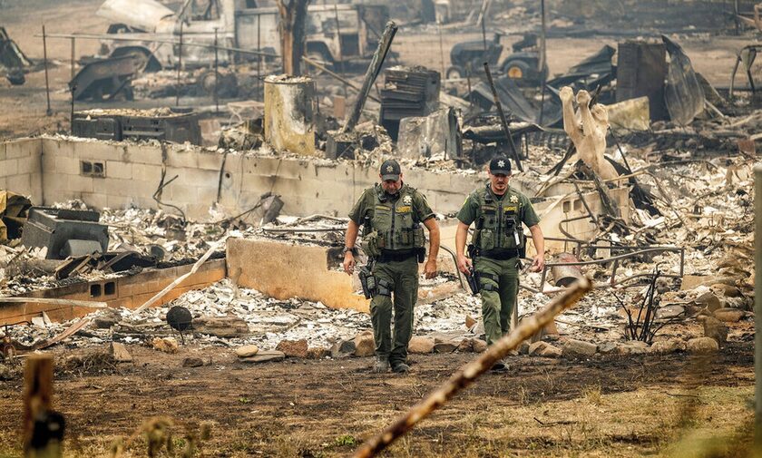 Καλιφόρνια: Τουλάχιστον 4 νεκροί στη μεγαλύτερη πυρκαγιά της χρονιάς