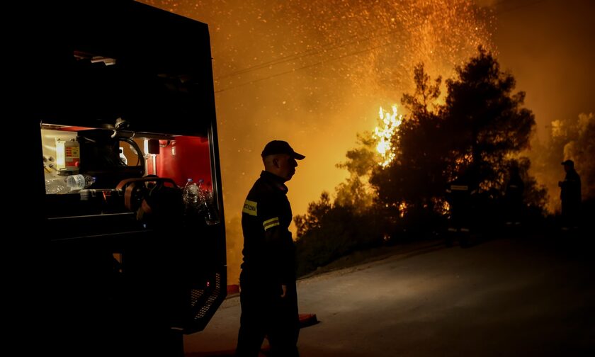 Φωτιά στο Μεσολόγγι: Καλύτερη η εικόνα - Ολονύχτια η μάχη των επίγειων δυνάμεων