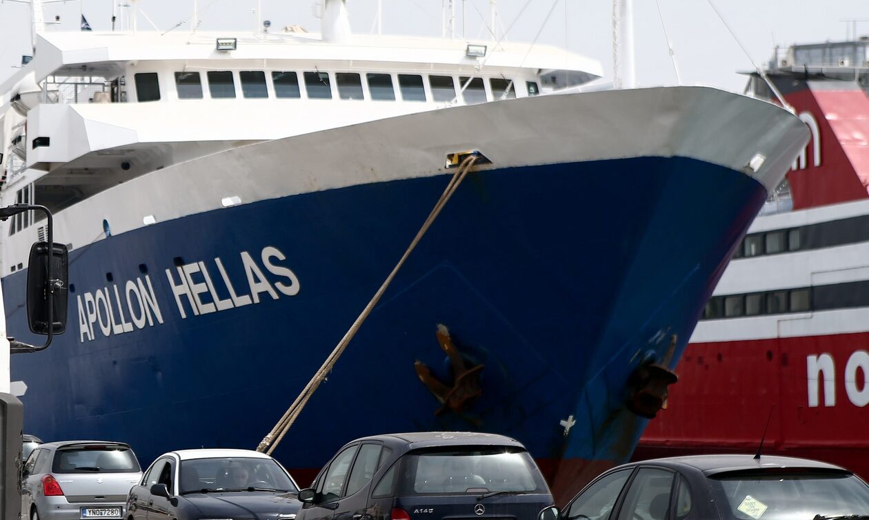 Αίγινα: Πλοίο προσέκρουσε στο λιμάνι – Μετέφερε 591 επιβάτες