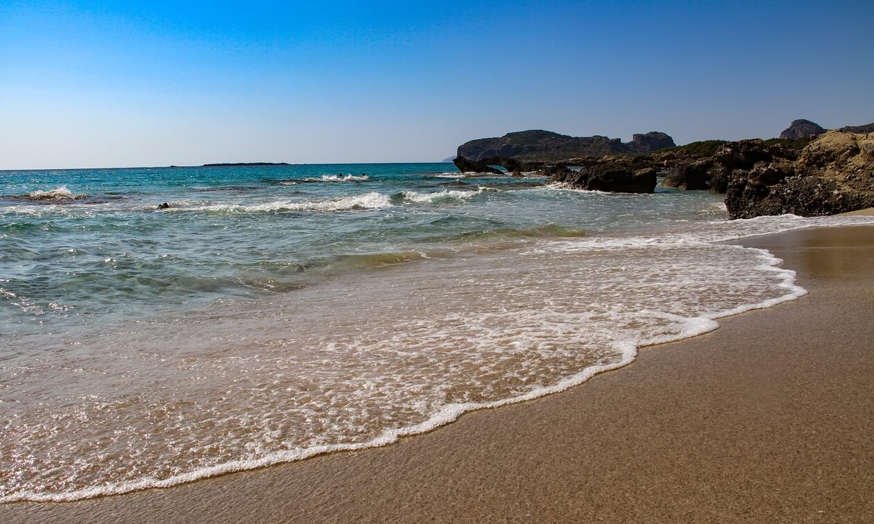 Φαλάσαρνα: Κολυμπώντας στα κρυστάλλινα νερά της Κρήτης - Ο επίγειος παράδεισος του καλοκαιριού