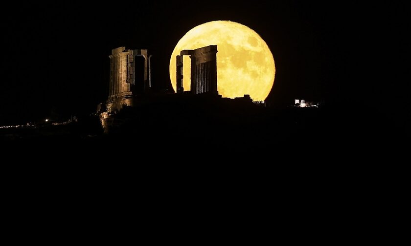 Πανσέληνος Αυγούστου: Το ολόγιομο φεγγάρι φωτίζει τον Αττικό ουρανό