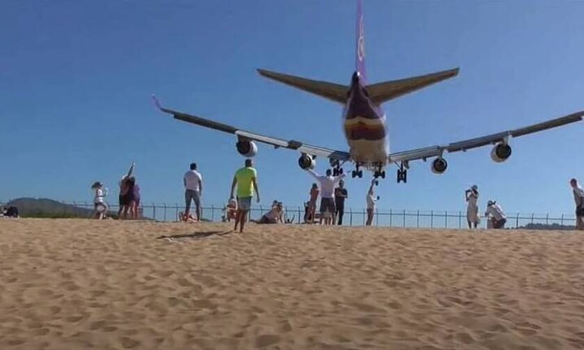 Ποια Σκιάθος; Τα αεροπλάνα σε Saint Maarten και Phuket... σηκώνουν την άμμο 