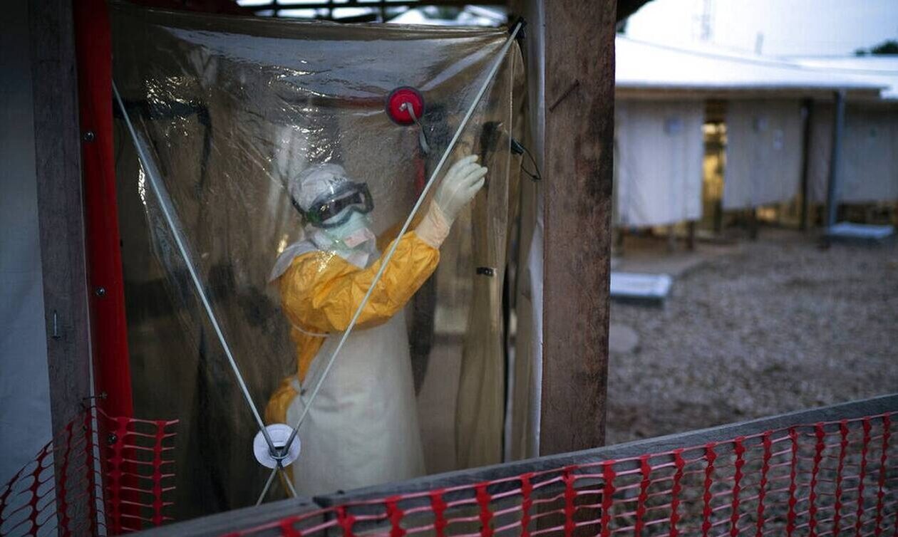 Ο ΠΟΥ συνιστά τη χρήση δύο σκευασμάτων μονοκλωνικών αντισωμάτων για τη θεραπεία του Έμπολα