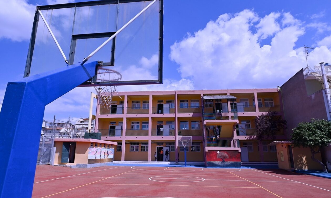 Σχολεία Δεύτερης Ευκαιρίας: «Στους αποφοίτους ανοίγονται δρόμοι επαγγελματικής αποκατάστασης»