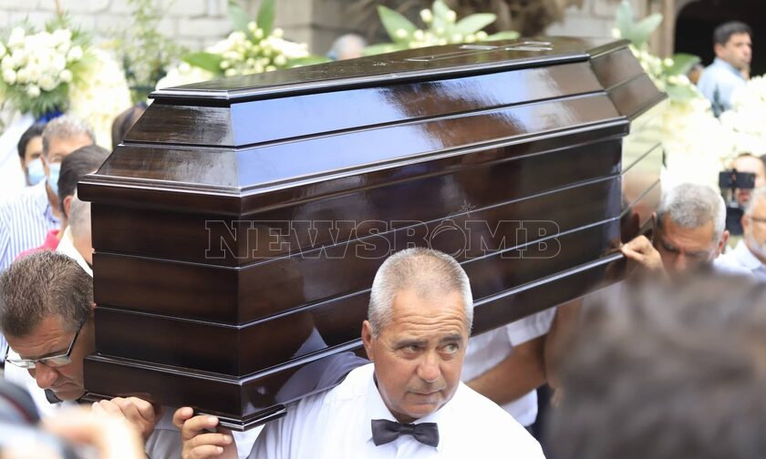 Κηδεία Ρόμπερτ Ουίλιαμς: Στεφάνια από φίλους και πολιτικούς - «Το μάθημα σολφέζ έγινε πιο ορφανό»