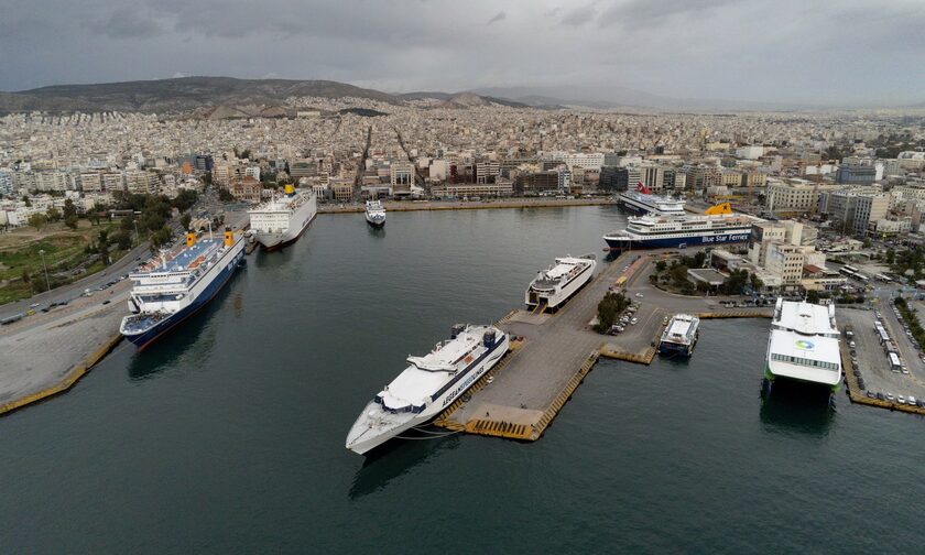 Το λιμάνι του Πειραιά, πλοία