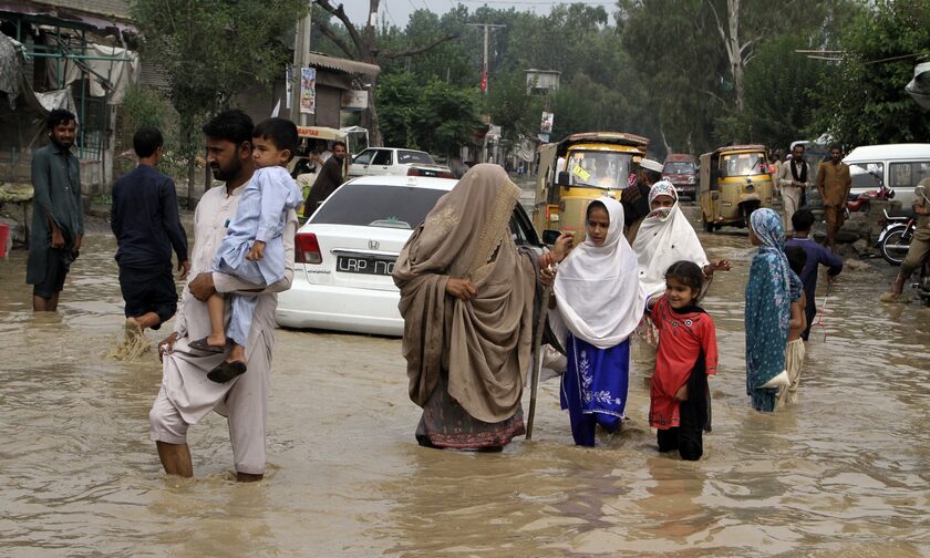 Πακιστάν: Ξεπέρασαν τους 1.000 οι νεκροί από τις φονικές πλημμύρες