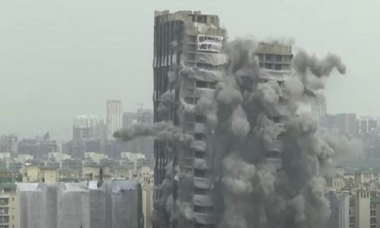 Ινδία: Η τρομακτική στιγμή που γκρεμίζονται ουρανοξύστες 103 μέτρων