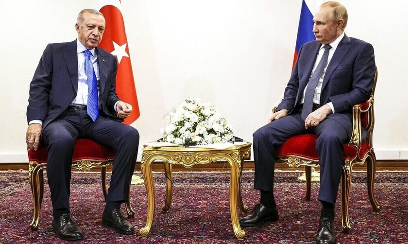 Η Αθήνα ταυτίζει τον Ερντογάν με τον Πούτιν; Ο ενδιάμεσες γραμμές της ομιλίας του πρωθυπουργού
