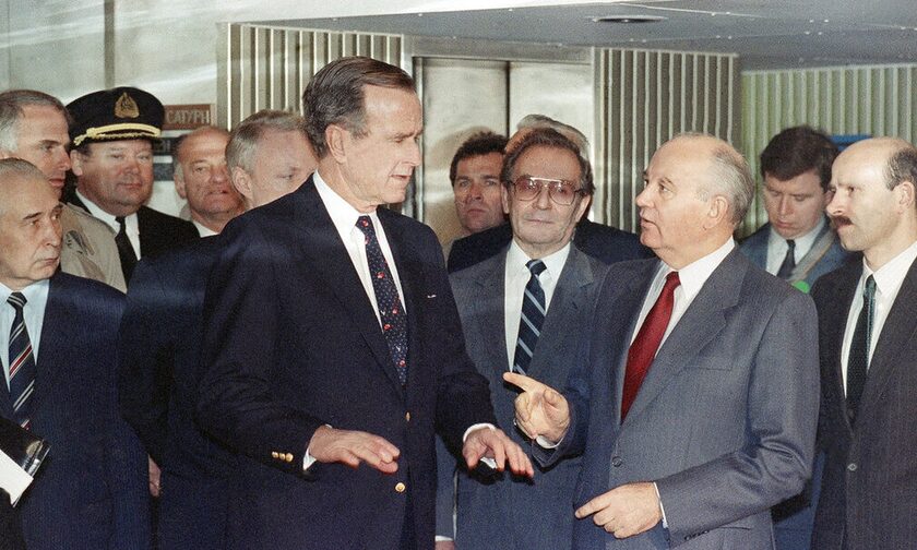Ο Γκορμπατσόφ με τον Μπους τον πρεσβύτερο στη Μάλτα το 1989