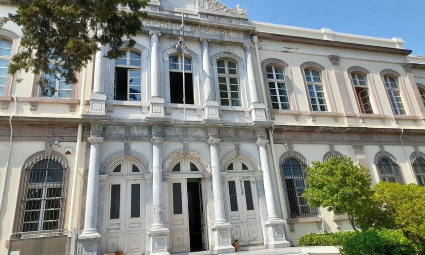 Μυτιλήνη: Σε κλίμα φόρτισης η δίκη του καθηγητή που κατηγορείται για ασέλγεια σε βάρος μαθητριών