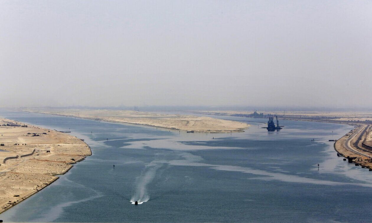Αίγυπτος: Πλοίο προσάραξε στη Διώρυγα του Σουέζ
