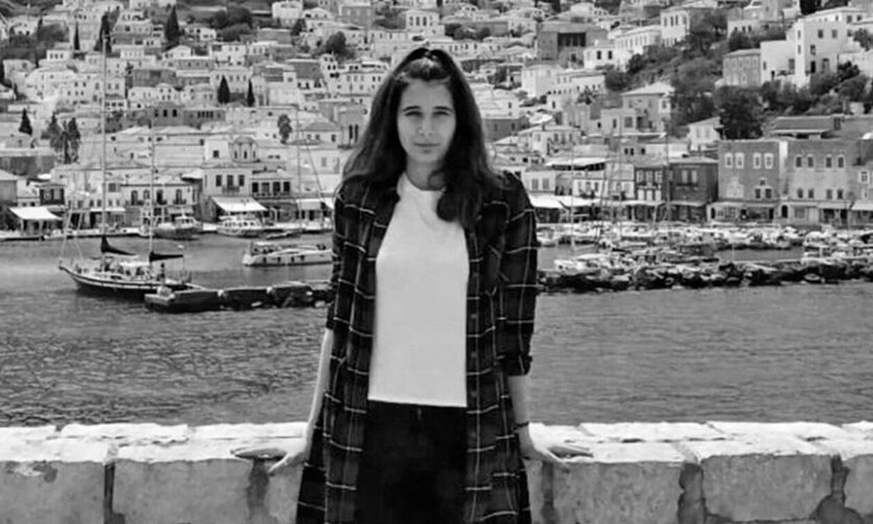 Στο πένθος η Λάρισα για τη Θάλεια - Σήμερα η κηδεία της 19χρονης ναυτικής δοκίμου