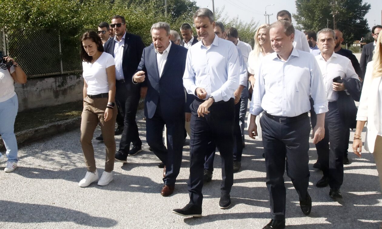 Περιοδεία Μητσοτάκη στις Σέρρες: Το «προσωπικό» δώρο που συγκίνησε τον πρωθυπουργό