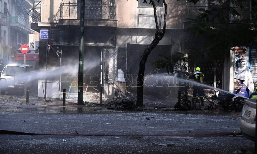 Φωτιά τώρα: Μεγάλη πυρκαγιά σε κατάστημα στην Αχαρνών - Προηγήθηκε έκρηξη σε μπουκάλα προπανίου