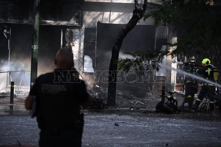 Φωτιά στην Αχαρνών: Ένας σοβαρά εγκαυματίας από την έκρηξη σε κατάστημα με φιάλες προπανίου