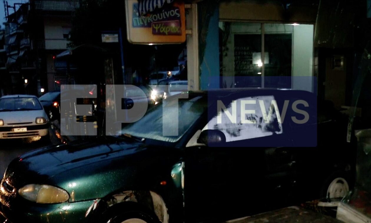 Προβλήματα από την καταιγίδα στη Θεσσαλονίκη - Αυτοκίνητο «μπήκε» σε ιχθυοπωλείο