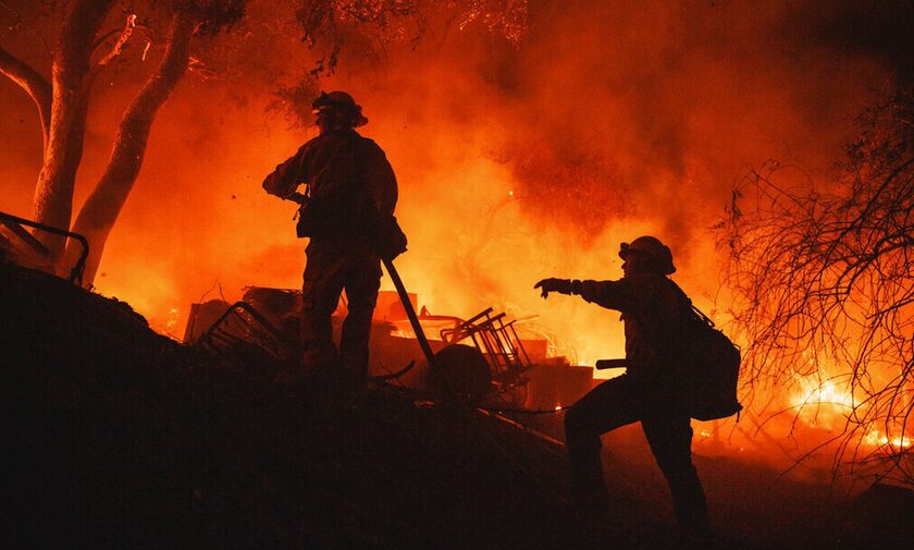 Δύο νεκροί από τις φωτιές στην Καλιφόρνια