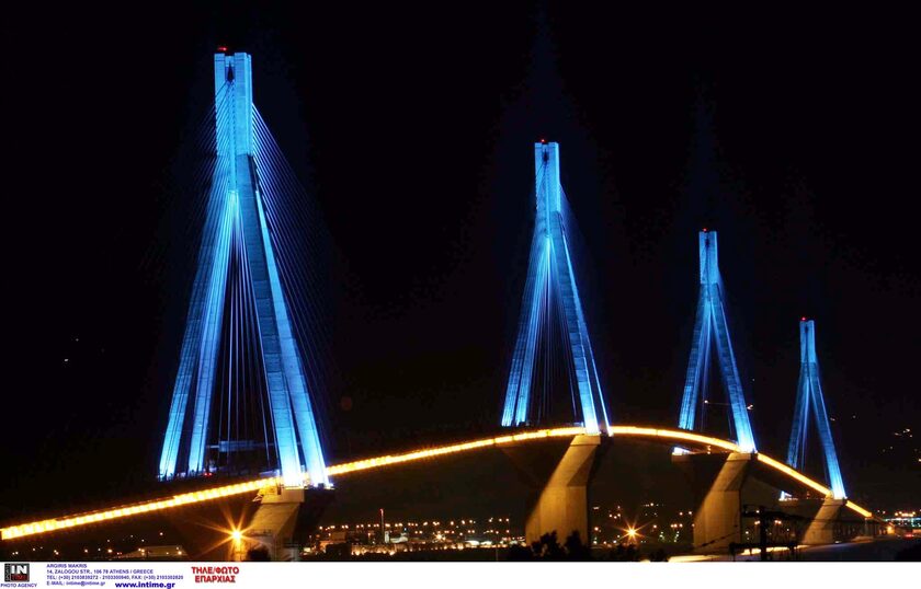 Η φωταγωγημένη γέφυρα Ρίου - Αντιρρίου 
