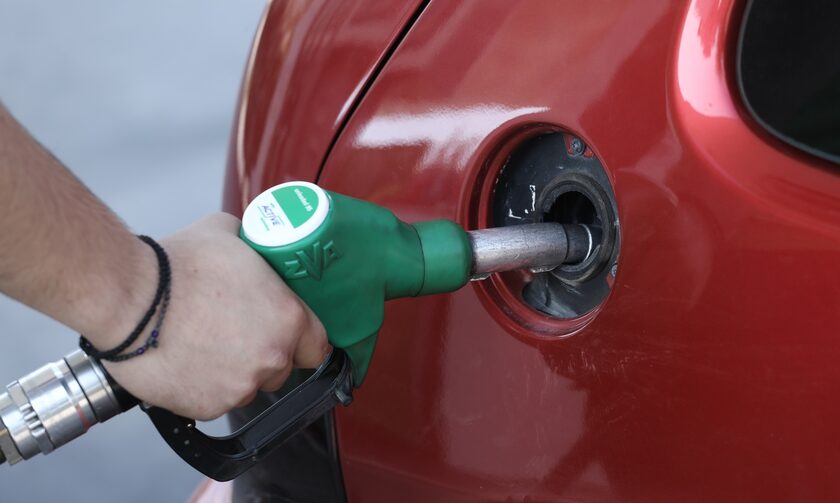 Ασμάτογλου στο Newsbomb.gr: «Η τιμή της βενζίνης έχει πέσει και θα συνεχίσει να πέφτει σιγά-σιγά»
